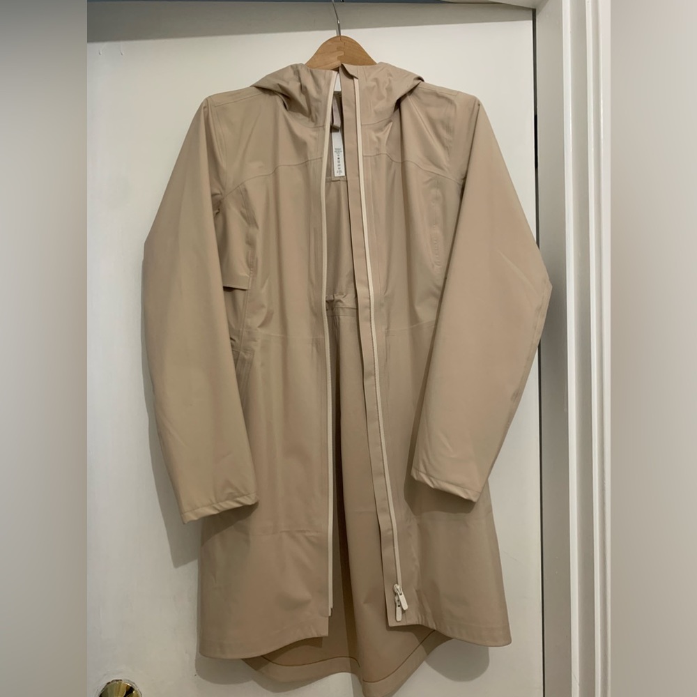 Lululemon rain jacket with hood - EUC